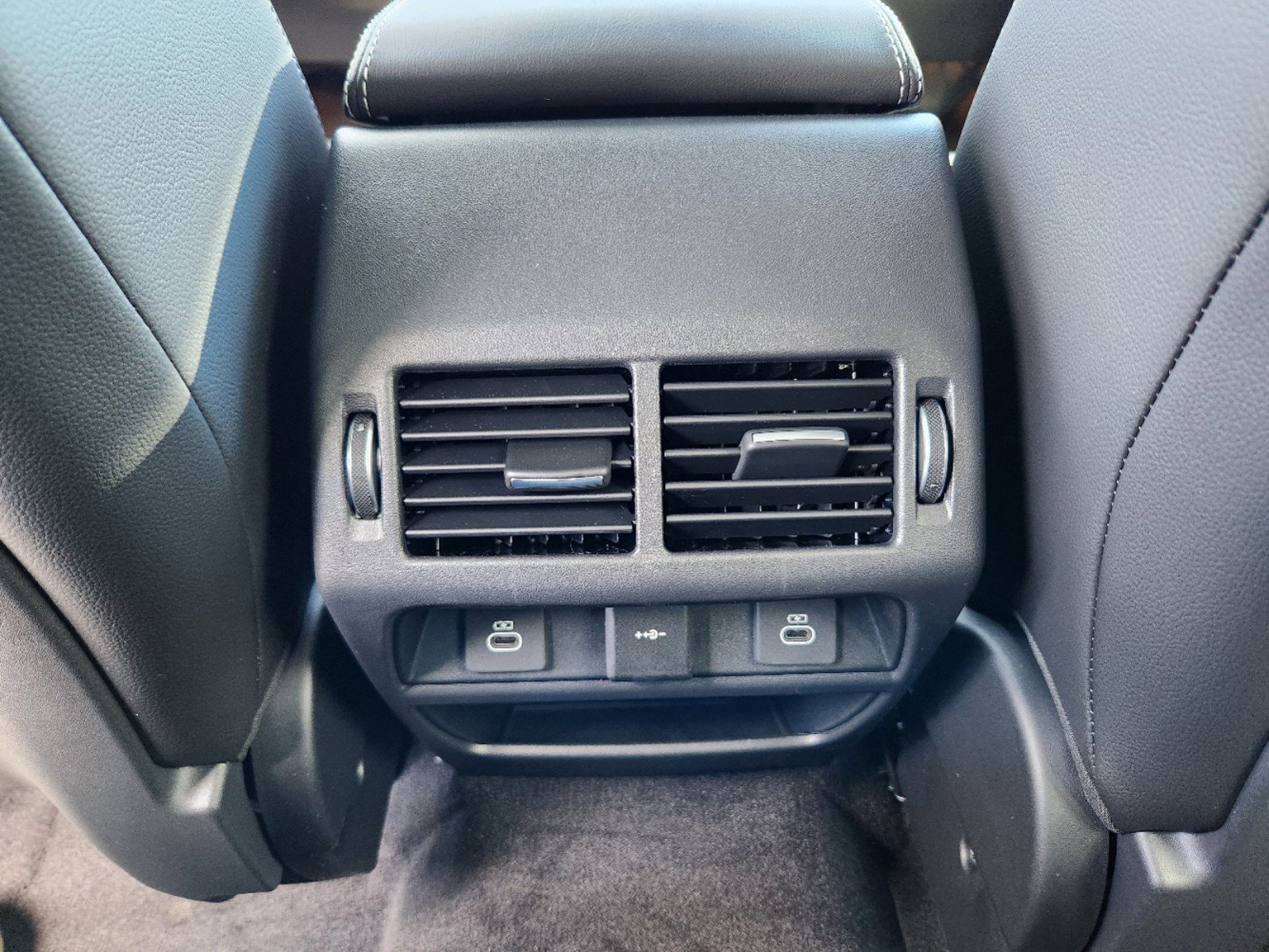 New 2024 Jaguar E-PACE R-Dynamic SE image 18