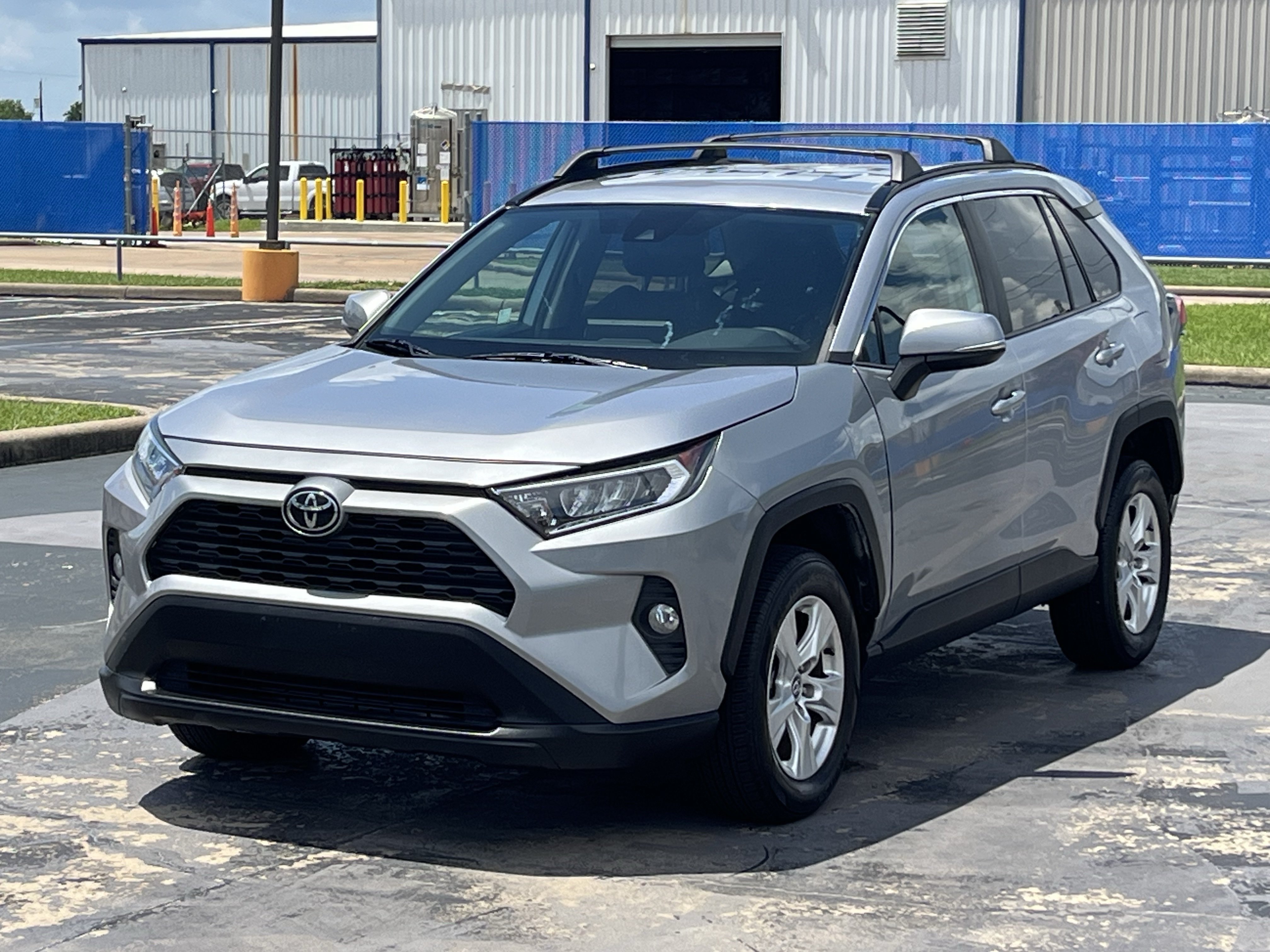 Used 2020 Toyota RAV4 XLE AWD/4WD image 5