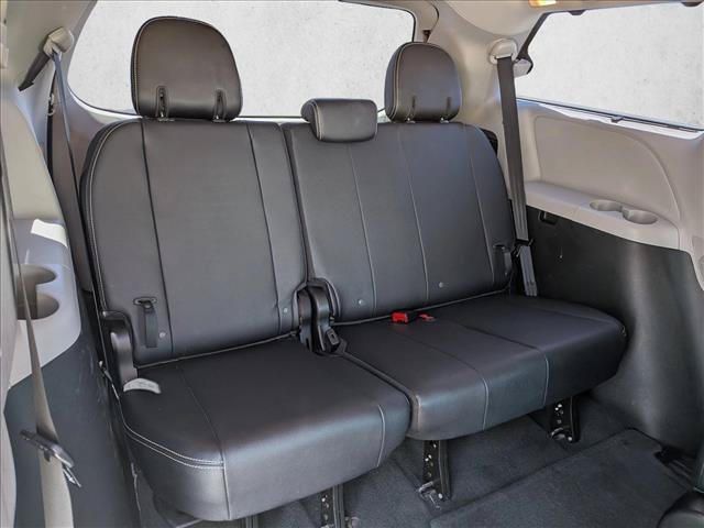 Used 2018 Toyota Sienna SE w/ Carpet Mat Package FWD image 19