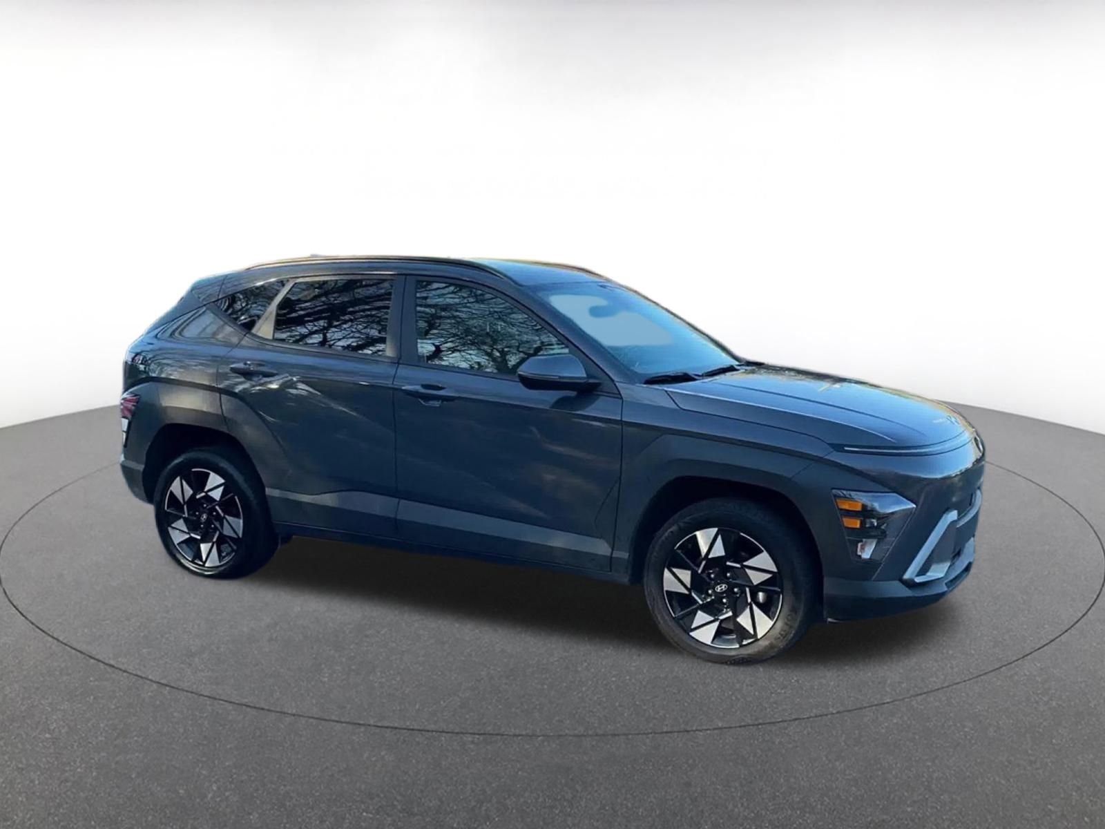 Used 2025 Hyundai Kona SEL image 2