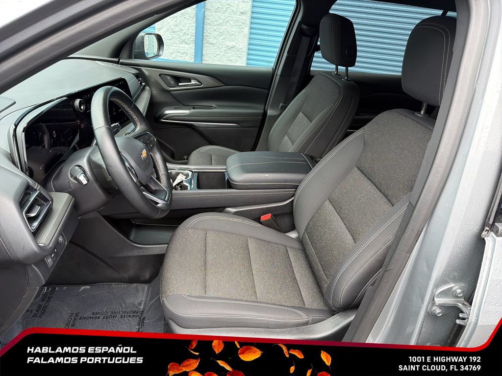 Used 2025 Chevrolet Traverse LT FWD image 14