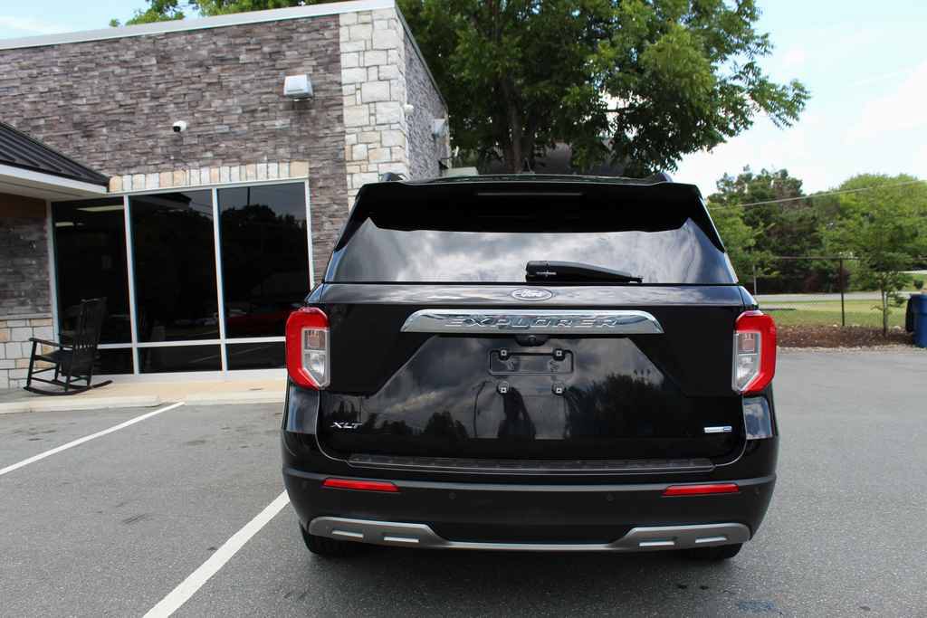 Used 2020 Ford Explorer XLT w/ Equipment Group 202A AWD/4WD image 6