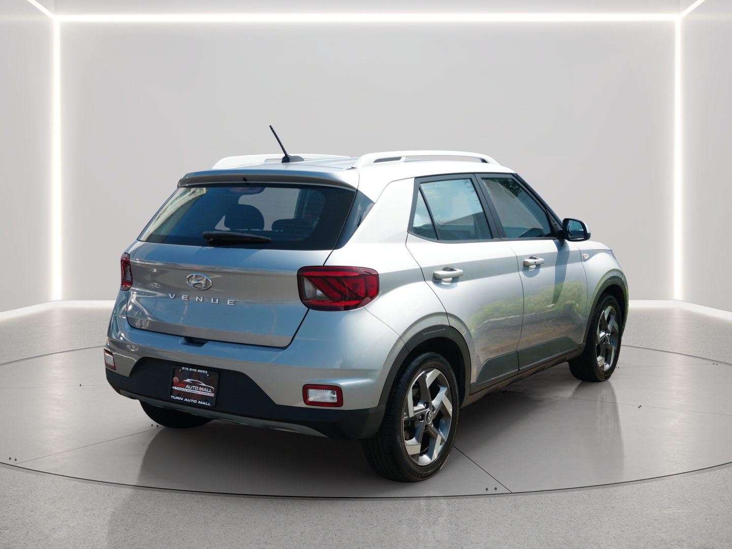 Used 2025 Hyundai Venue SEL FWD image 5