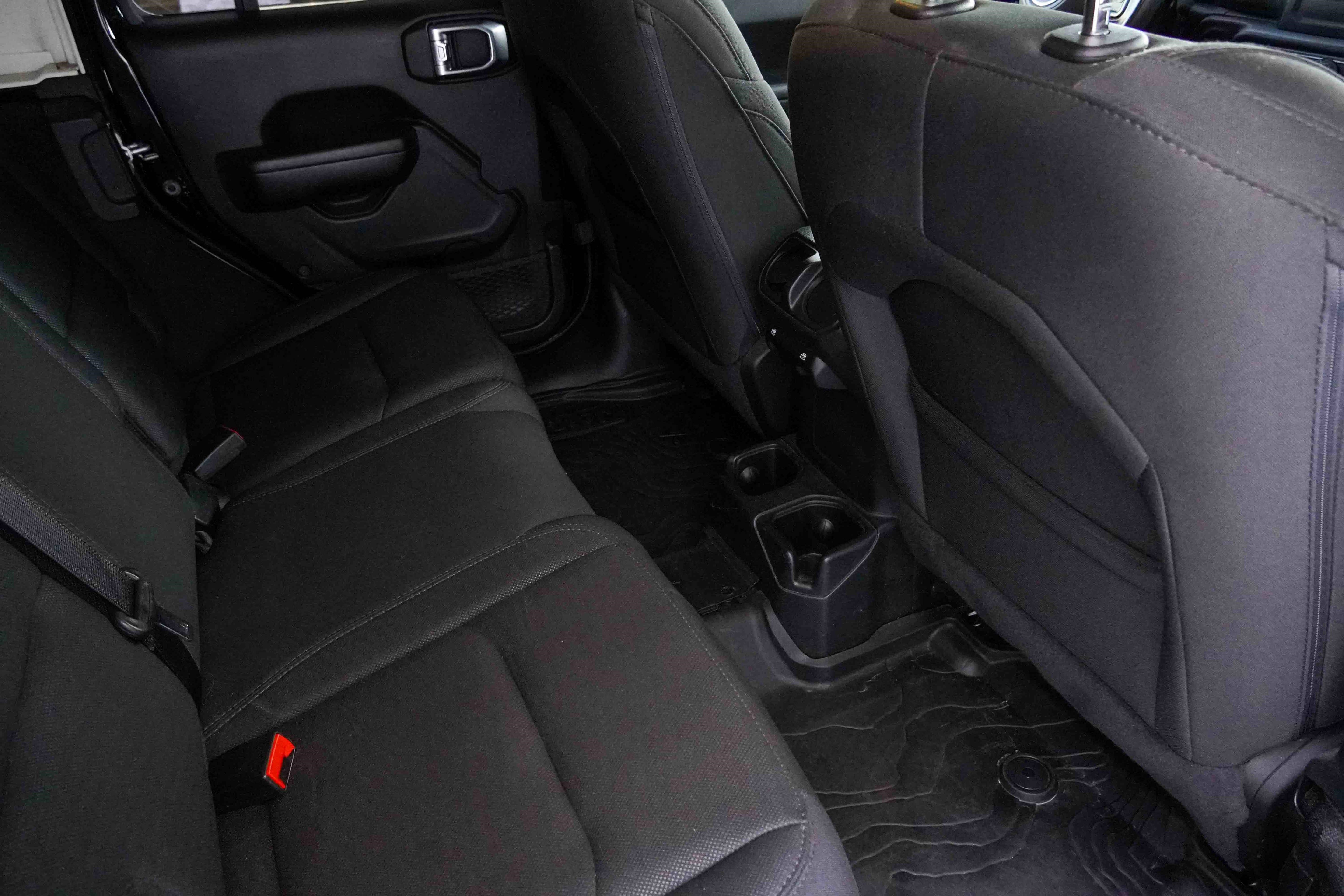 Used 2019 Jeep Wrangler Unlimited Sport S image 32