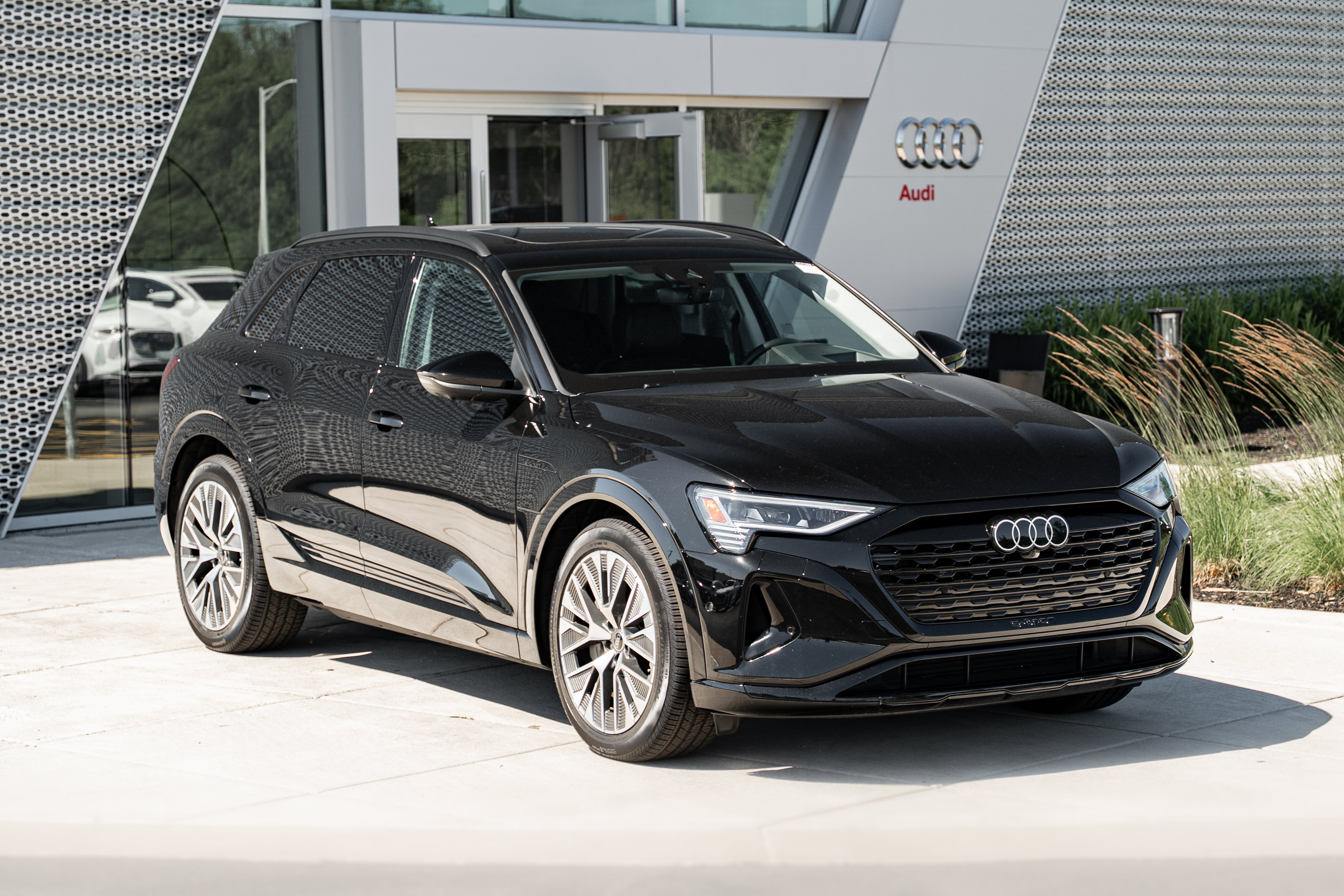 Certified 2024 Audi Q8 e-tron Prestige w/ Prestige Package AWD/4WD image 2