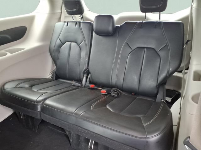 Used 2023 Chrysler Pacifica Touring-L FWD image 22