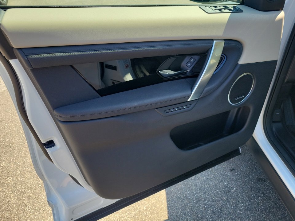 Used 2024 Land Rover Discovery Sport S image 36