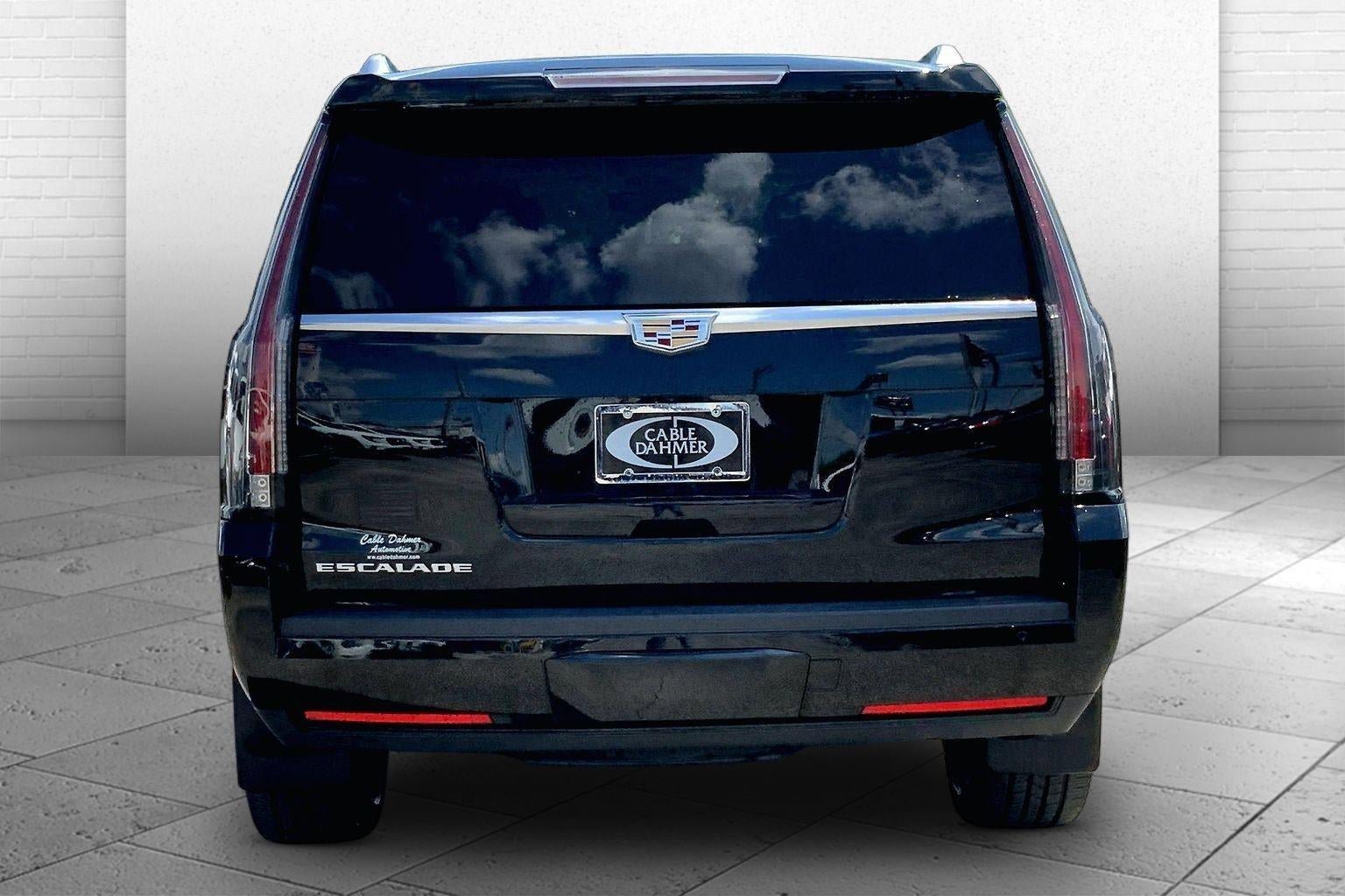 Used 2016 Cadillac Escalade Premium AWD/4WD image 3
