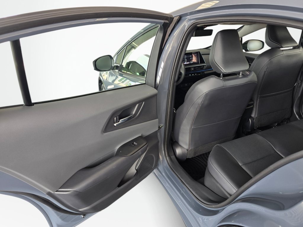 Used 2025 Toyota Prius XLE AWD/4WD image 35