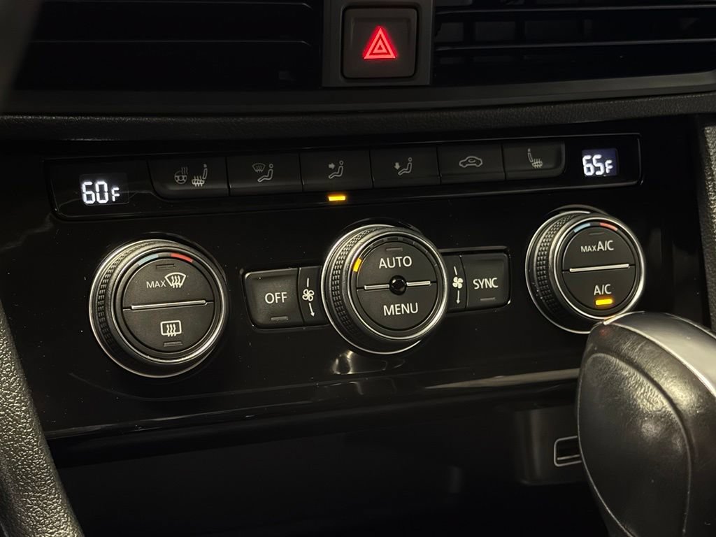 Used 2019 Volkswagen Jetta R-Line w/ R-Line Cold Weather Package FWD image 11