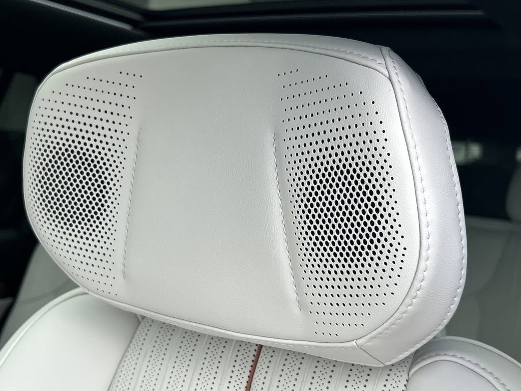 New 2026 Cadillac Vistiq Luxury image 22