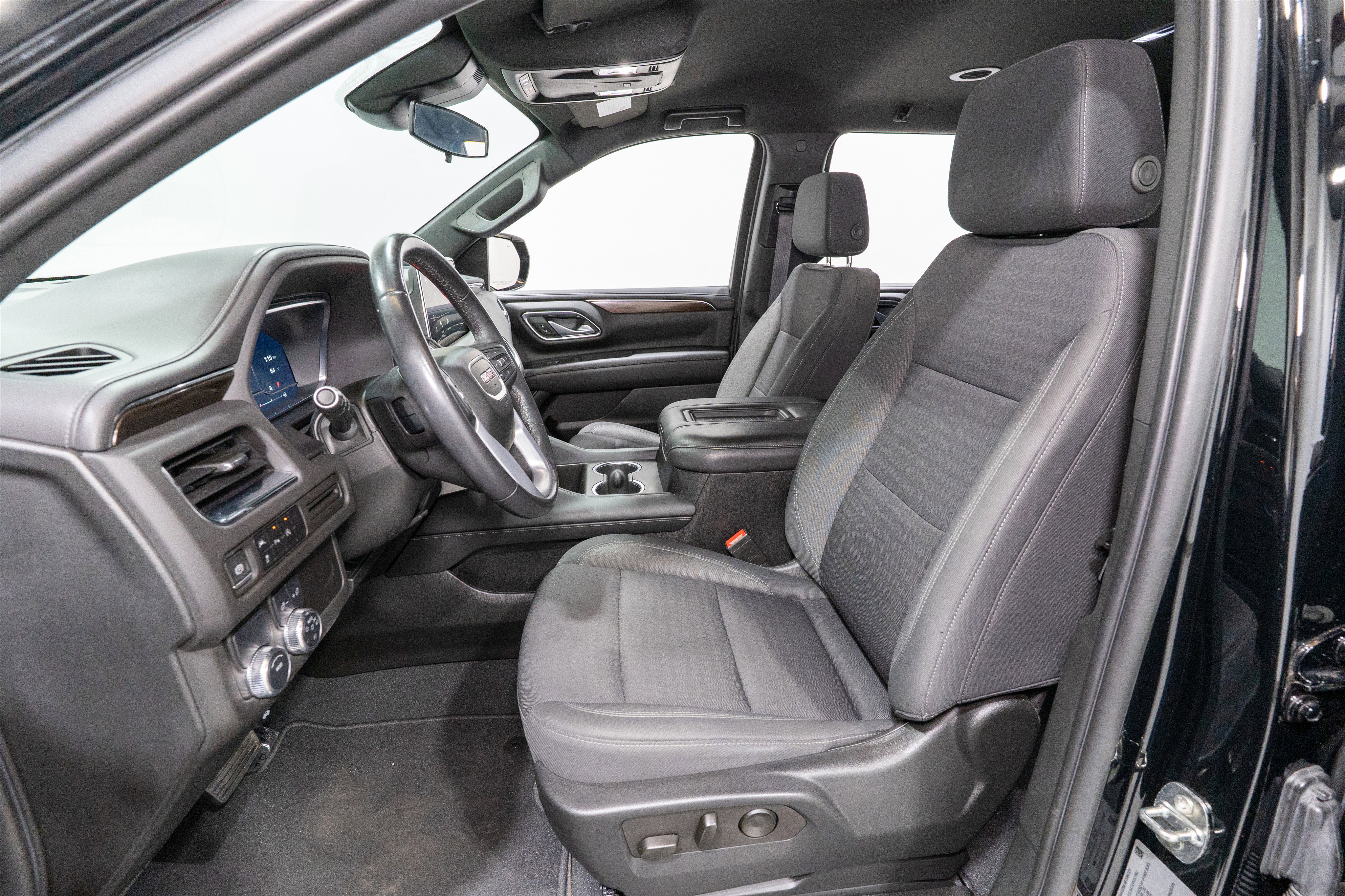 Used 2023 GMC Yukon SLE w/ Gmc Pro Safety Plus Package image 15