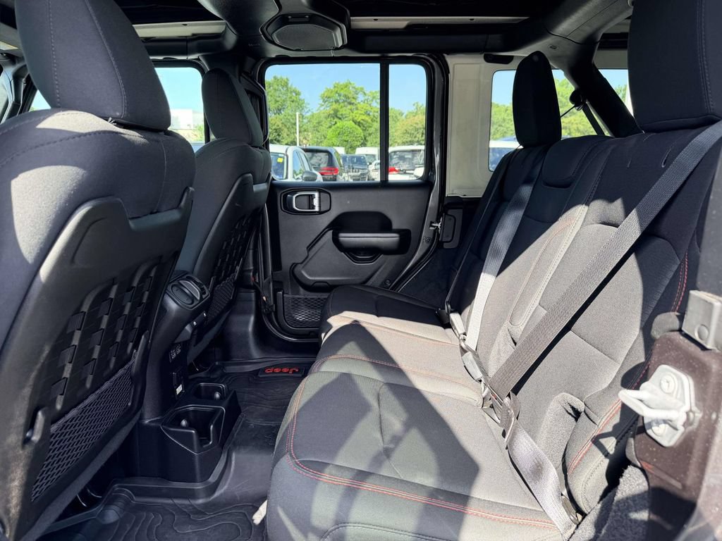 Used 2019 Jeep Wrangler Unlimited Rubicon w/ LED Lighting Group AWD/4WD image 12