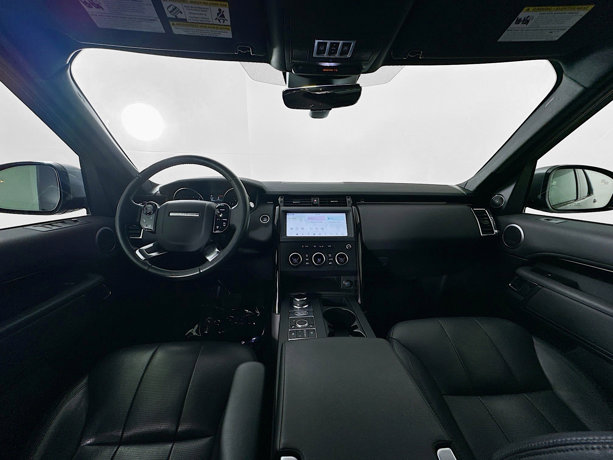 Used 2020 Land Rover Discovery SE image 15