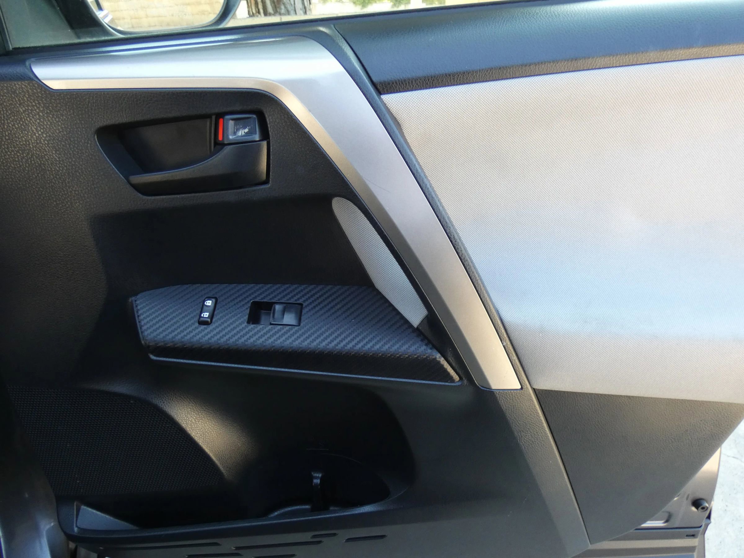 Used 2015 Toyota RAV4 LE image 31