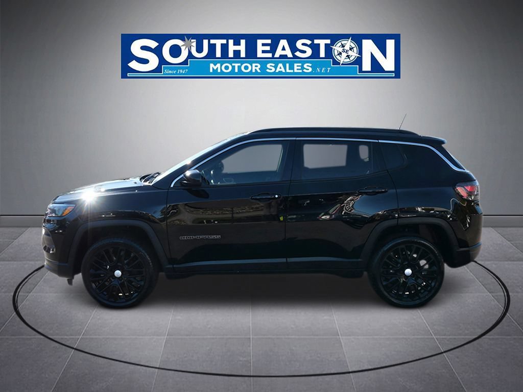 Used 2022 Jeep Compass Latitude w/ Sun and Sound Group AWD/4WD image 7
