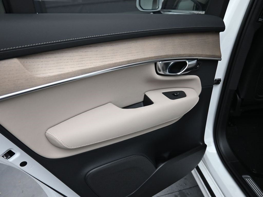 New 2026 Volvo XC90 B6 Plus w/ Protection Package Premier image 27
