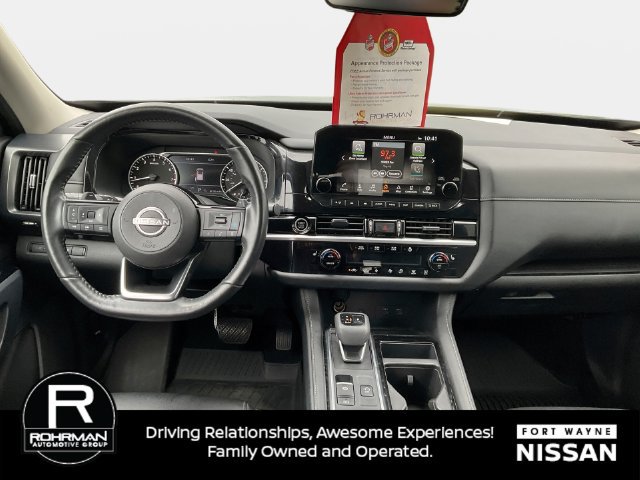 Used 2024 Nissan Pathfinder SL AWD/4WD image 14