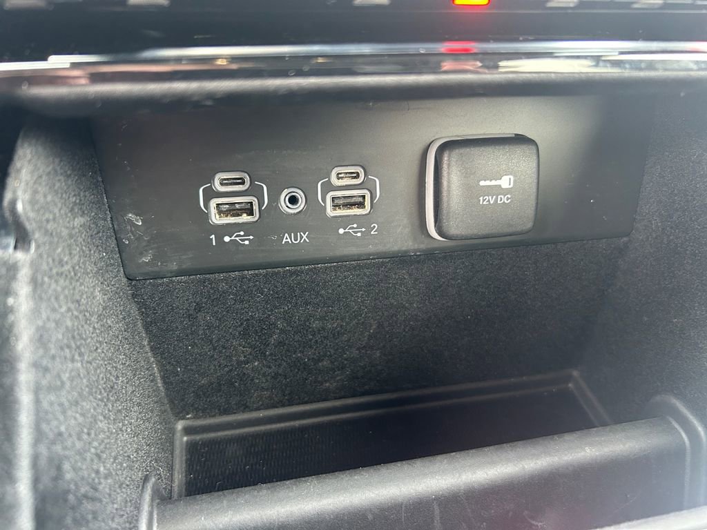 Used 2022 Jeep Grand Cherokee Limited image 36