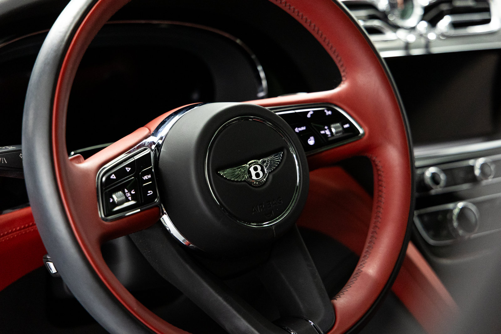 Used 2023 Bentley Bentayga AWD/4WD image 31
