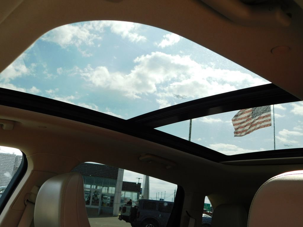 Used 2021 Lincoln Nautilus Reserve w/ Equipment Group 201A image 12