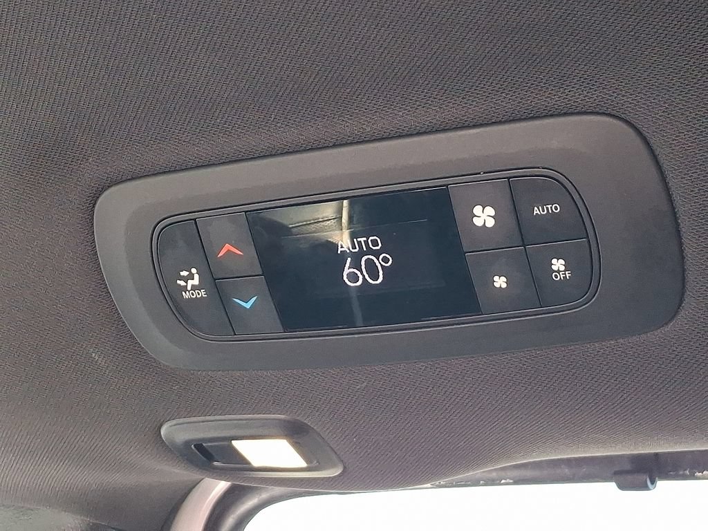 Used 2025 Chrysler Pacifica Limited FWD image 12