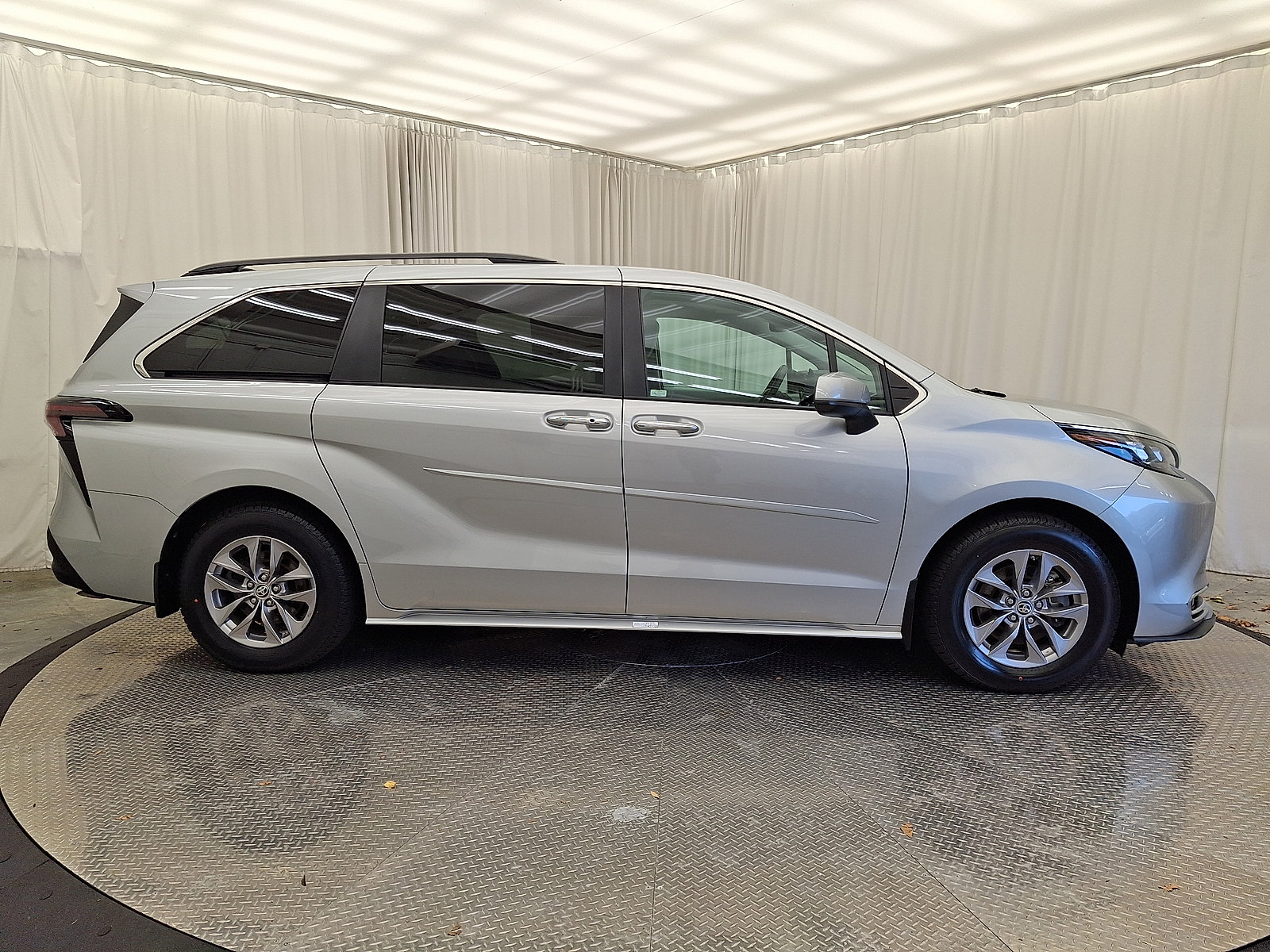 Certified 2024 Toyota Sienna XLE AWD/4WD image 21