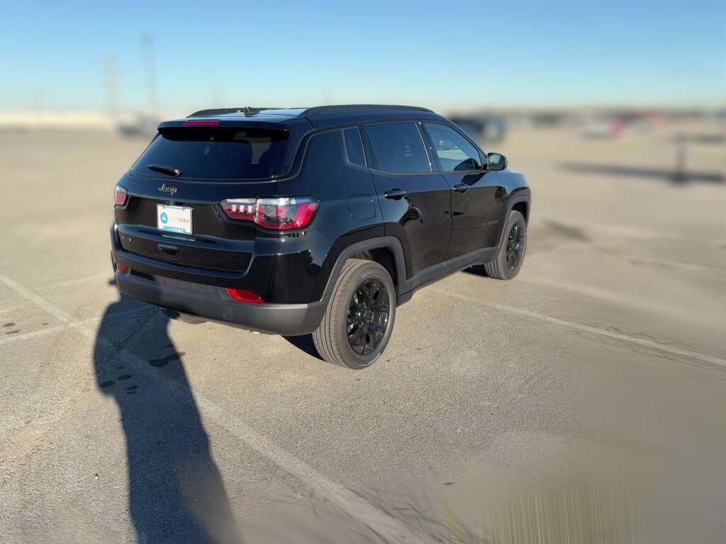 New 2026 Jeep Compass Latitude image 12