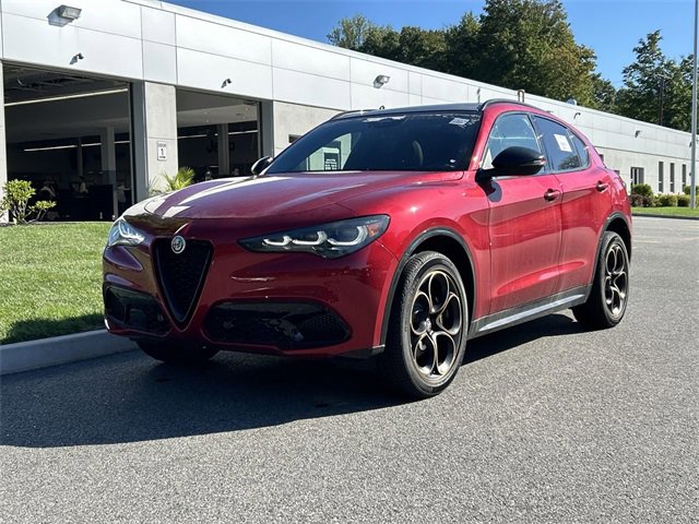 New 2025 Alfa Romeo Stelvio Sprint image 1