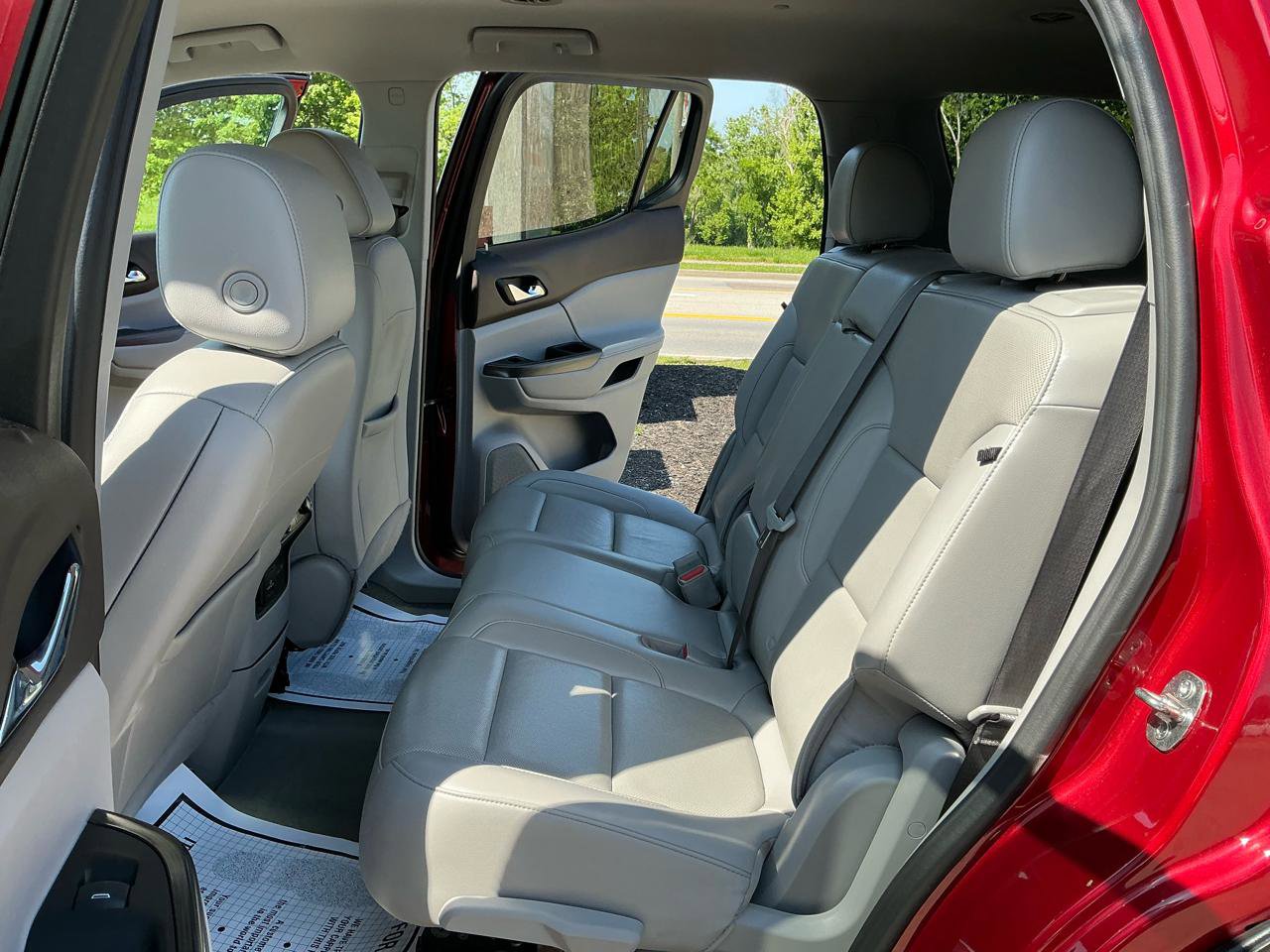 Used 2023 GMC Acadia SLT FWD image 10