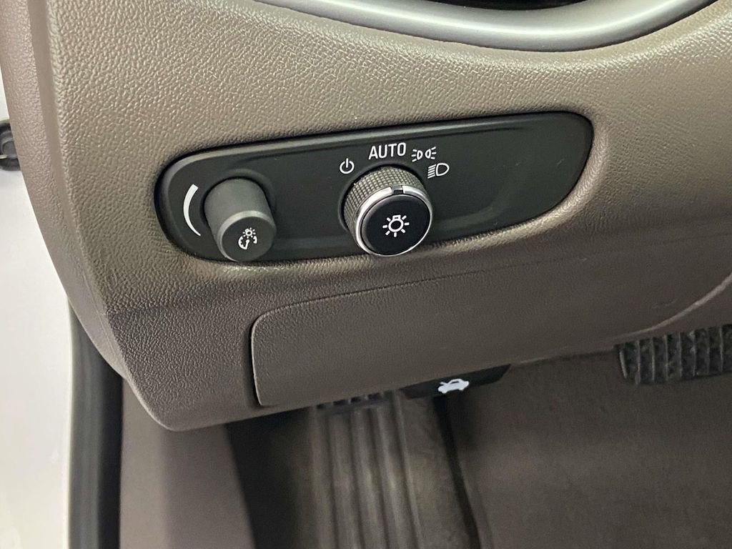 Used 2022 Chevrolet Malibu LS image 17