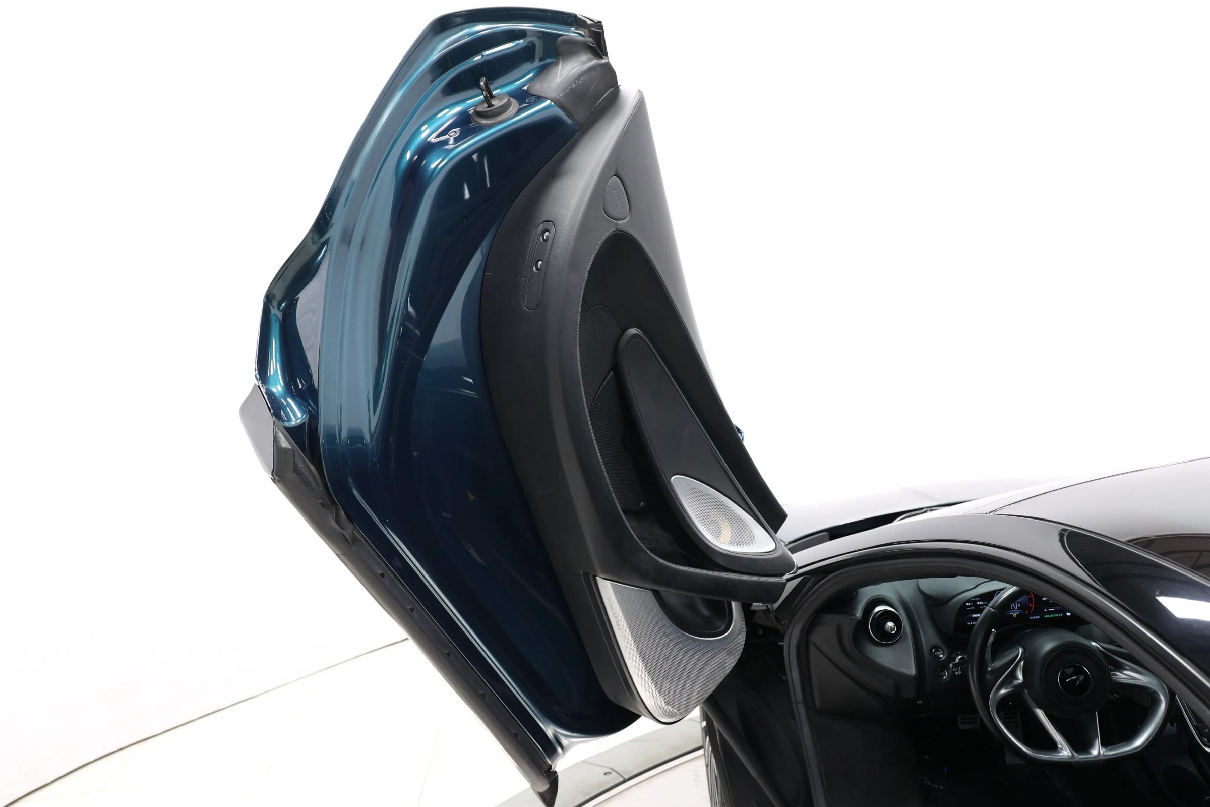 Used 2021 McLaren GT RWD image 13
