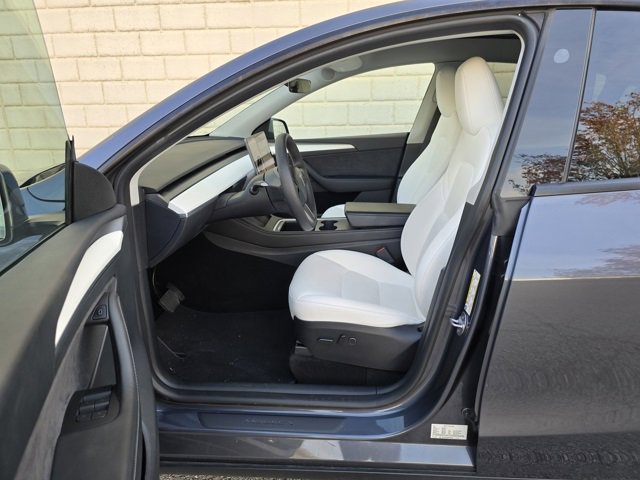 Used 2023 Tesla Model Y 2WD image 16