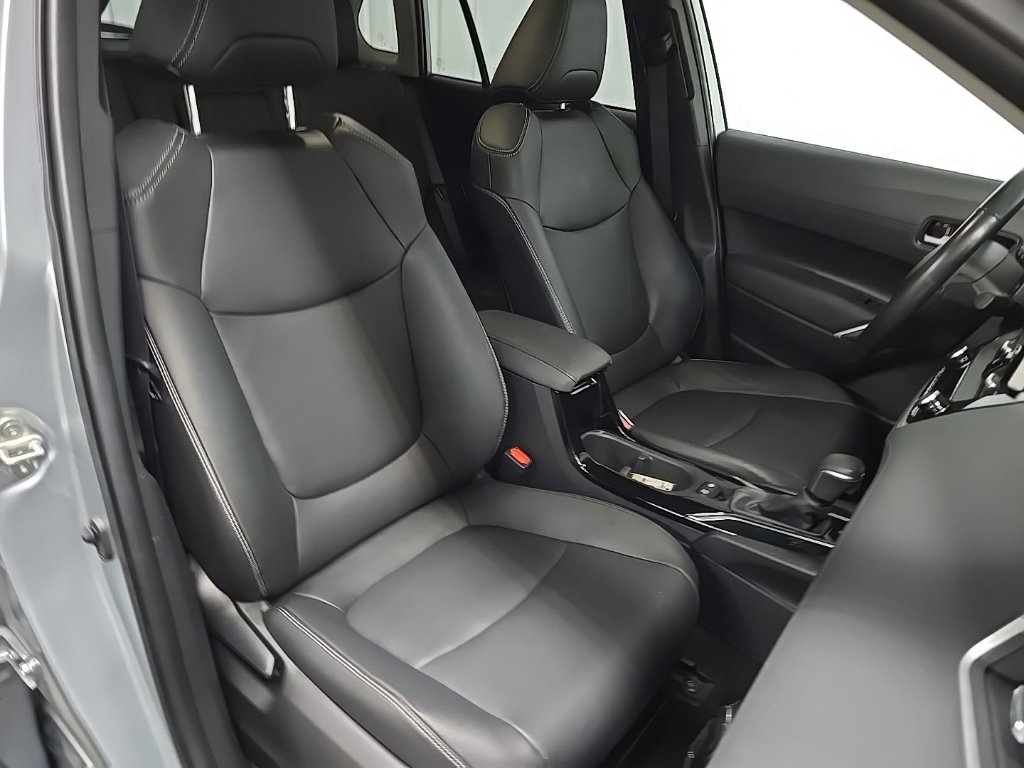 Used 2023 Toyota Corolla Cross XLE w/ Convenience Package AWD/4WD image 15