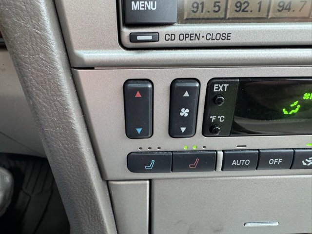 Used 2004 Lincoln LS image 23