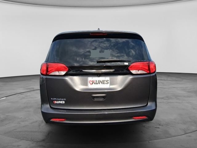 Used 2023 Chrysler Voyager LX FWD image 8