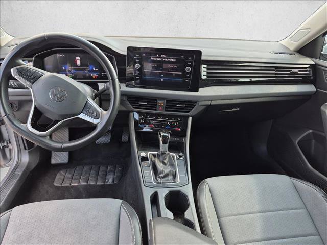Used 2025 Volkswagen Jetta SE FWD image 16