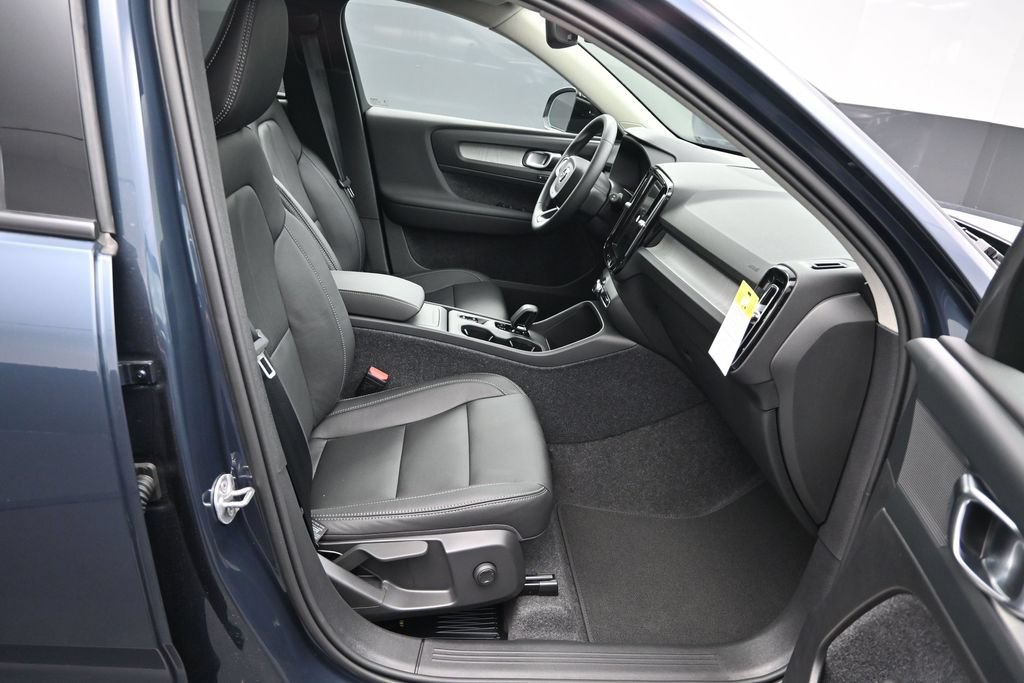 New 2026 Volvo XC40 B5 Core w/ Climate Package AWD/4WD image 20