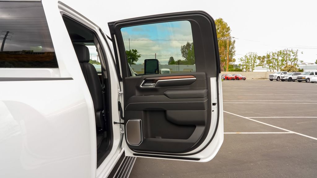 New 2025 GMC Sierra 2500 Denali w/ Denali Reserve Package image 14