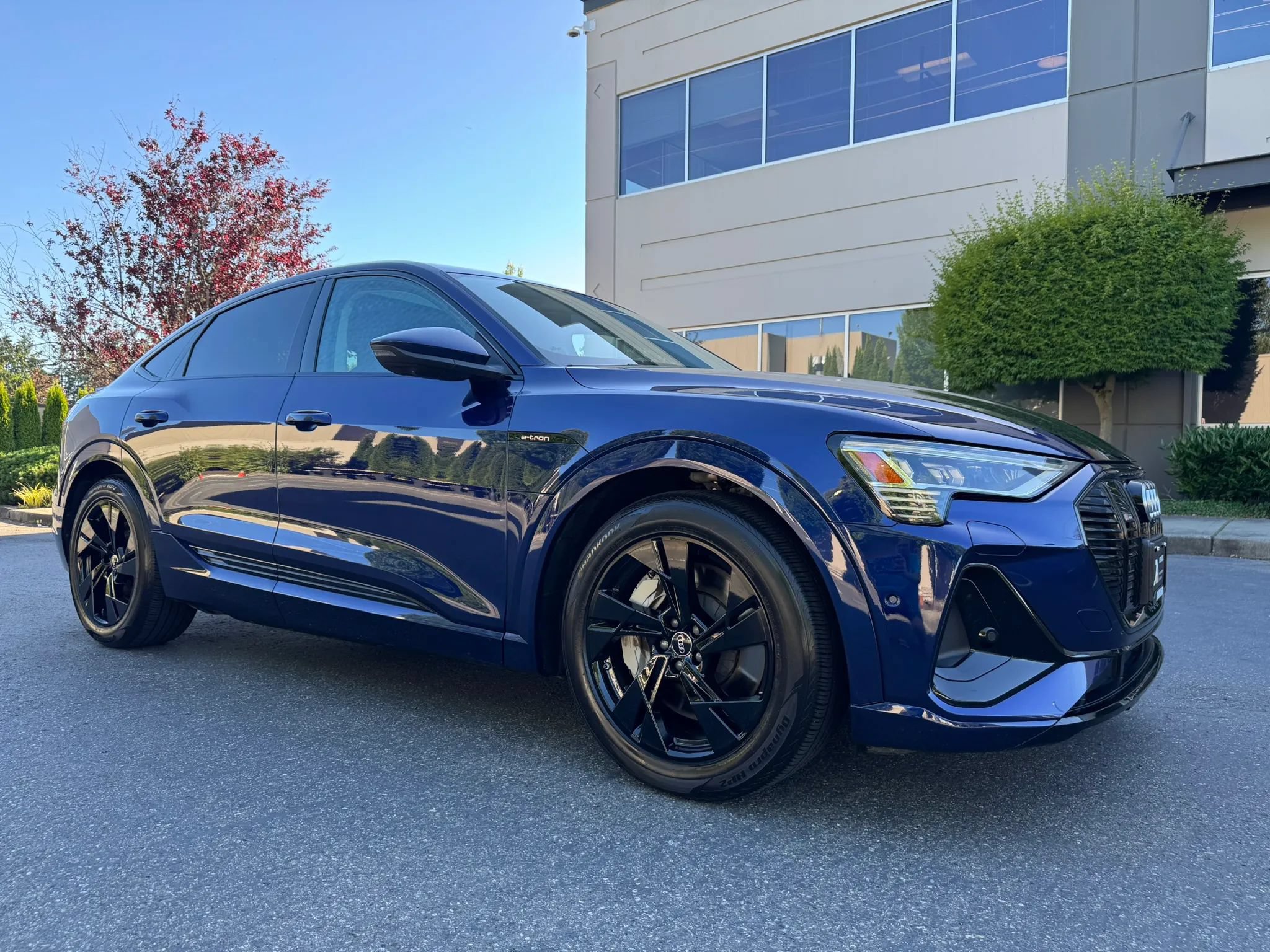 Used 2022 Audi e-tron Premium w/ Convenience Plus Package AWD/4WD image 1
