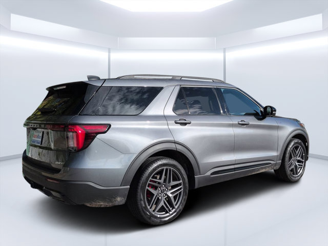 Used 2025 Ford Explorer ST-Line w/ ST-Line Street Pack AWD/4WD image 3
