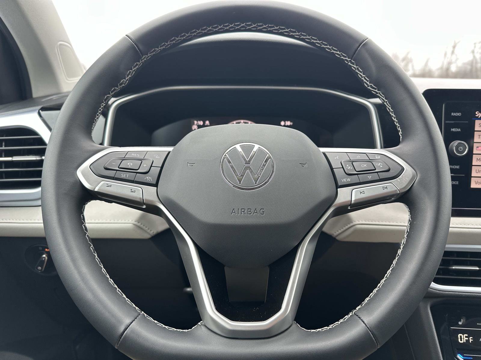 New 2026 Volkswagen Taos SE image 20