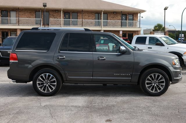 Used 2016 Lincoln Navigator Select RWD image 16