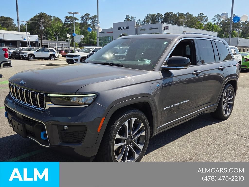Used 2023 Jeep Grand Cherokee Overland w/ Luxury Tech Group IV AWD/4WD image 3