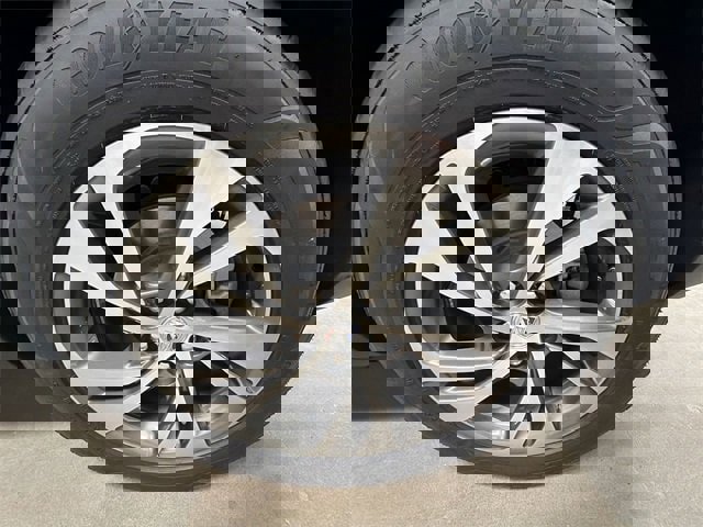 Used 2023 Buick Envision Essence image 61