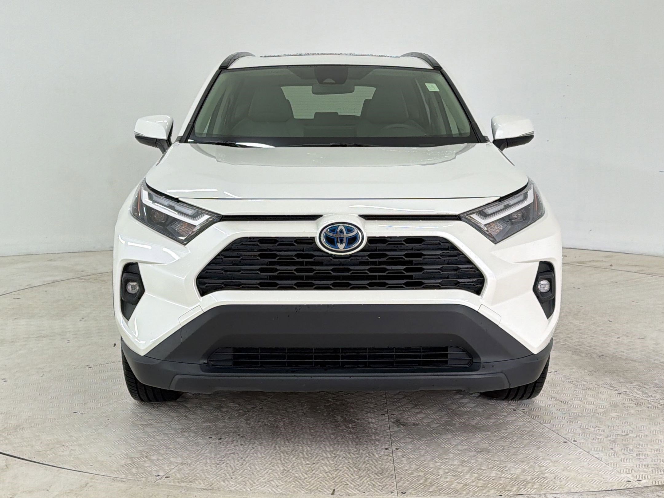 Used 2022 Toyota RAV4 XLE Premium AWD/4WD image 6