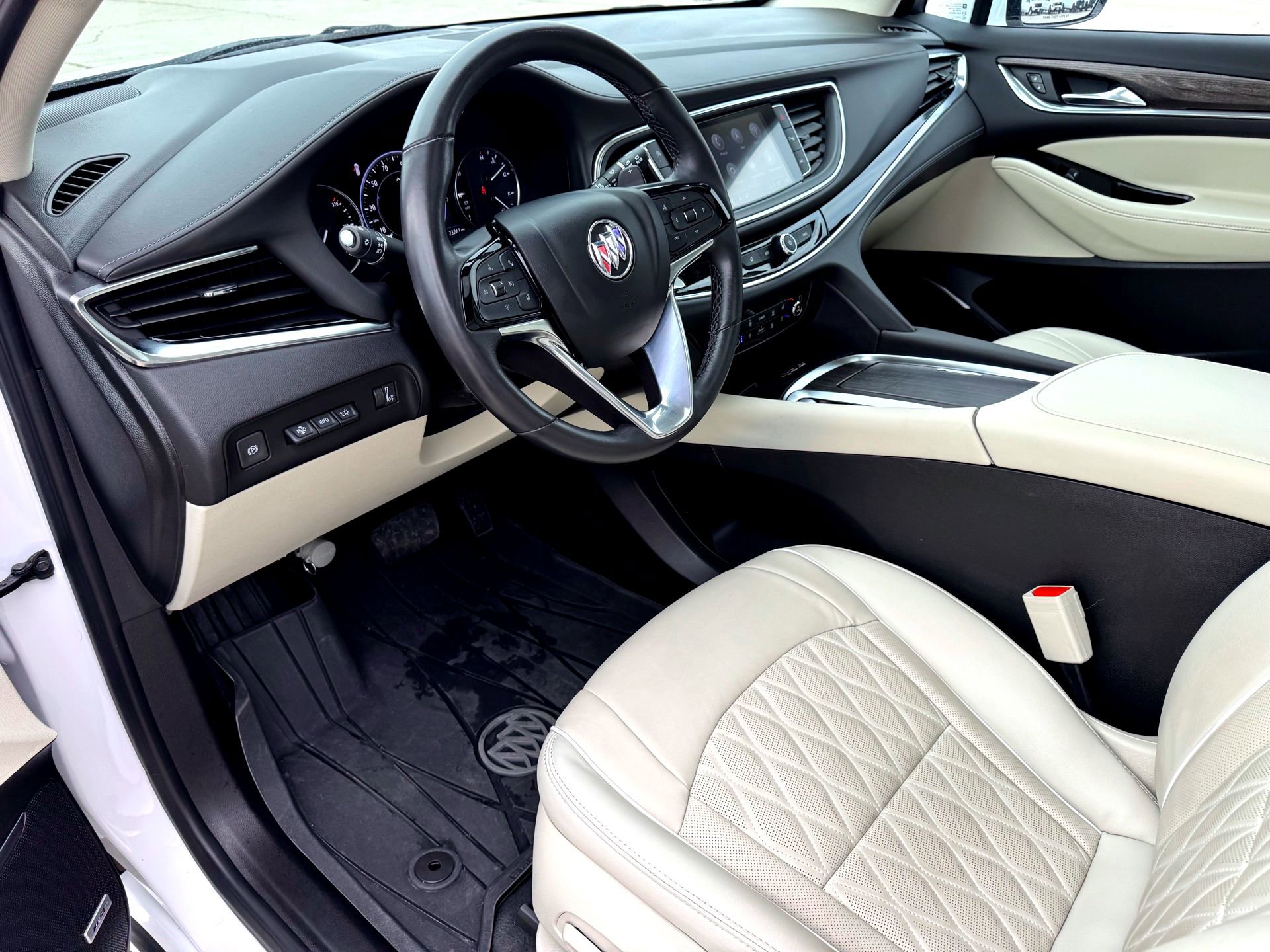 Used 2024 Buick Enclave Avenir w/ Avenir Technology Package image 11