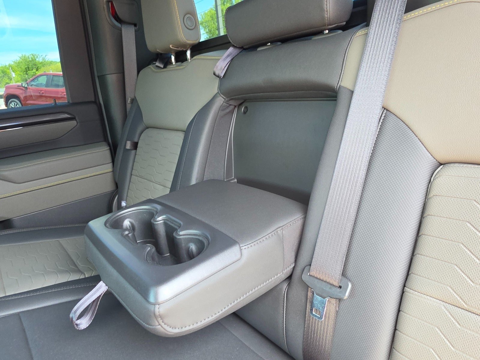 Used 2025 Chevrolet Silverado 2500 ZR2 w/ Technology Package AWD/4WD image 28
