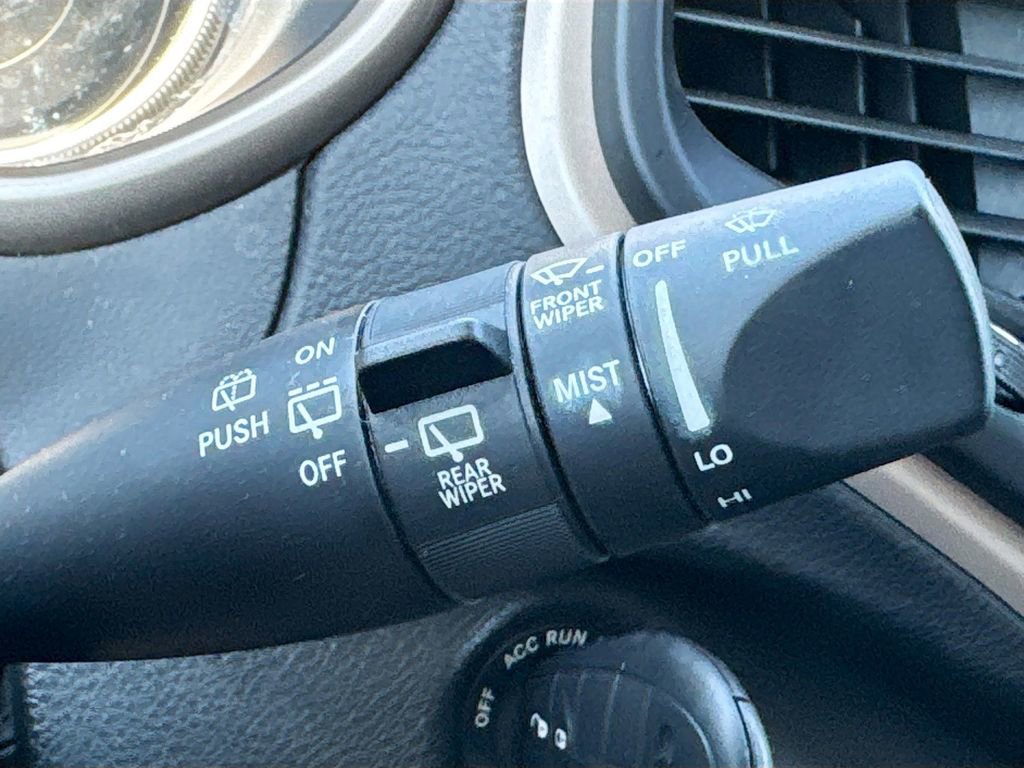 Used 2016 Jeep Cherokee Sport image 13