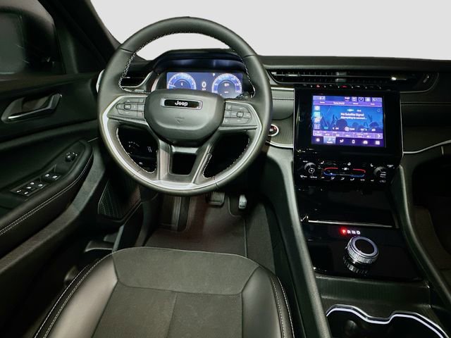 New 2025 Jeep Grand Cherokee Altitude image 27